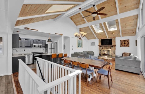 Gouldsboro House | Lakefront Chalet | HotTub | Sauna | FirePit | Dock