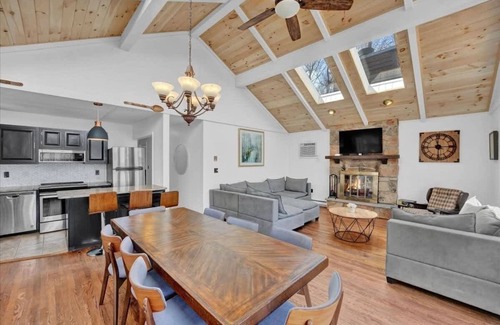 Gouldsboro House | Lakefront Chalet | HotTub | Sauna | FirePit | Dock