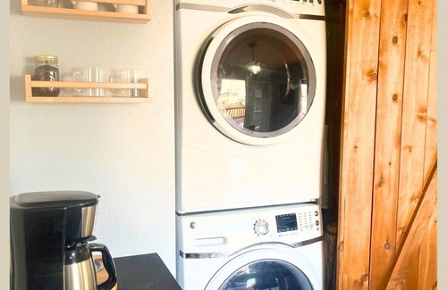 Gun Barrel City House | Lakefront Charming 3-bedroom home sleeps 10 - with private boat dock