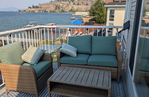 Central Okanagan Apartment | Lakefront charming apartment in downtown Kelowna, the best location in the city.