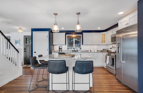 Bridgton Cottage | Lakefront Clean Modern 5-bed, 3.5 Bath, Families