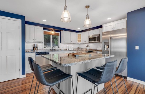 Bridgton Cottage | Lakefront Clean Modern 5-bed, 3.5 Bath, Families