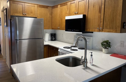 Central Okanagan Condo | Lakefront Condo Sleeps up to 4