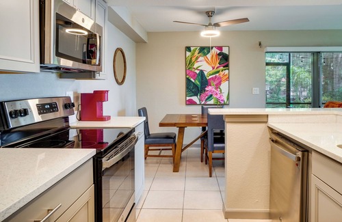 Casselberry Condo | Lakefront Condo w/Pool & Views: 7 Mi to Orlando!