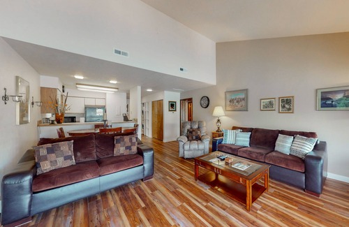 Bigfork Condo | Lakefront condo with balcony, stunning views, fast WiFi & W/D