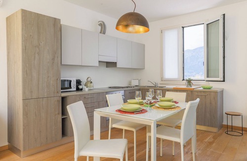 Cadenabbia Apartment | Lakefront Contemporary