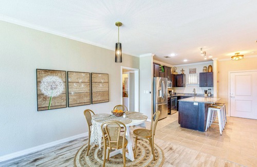 Eureka Apartment | Lakefront Corsicana Condo w/Pool Access!