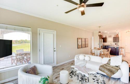 Eureka Apartment | Lakefront Corsicana Condo with Pool Access!