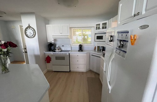 Lambton Shores Cottage | Lakefront Cottage