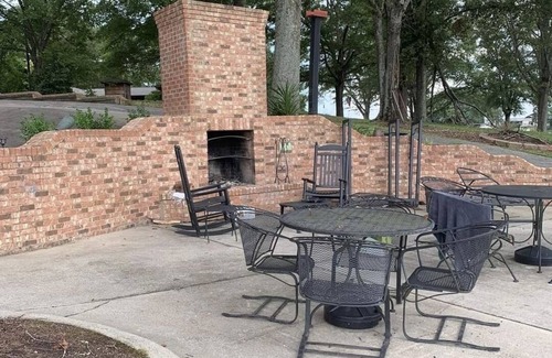 Cropwell House | Lakefront Cottage: 2 Kings, Boat Launch, Swim Dock, Firepit, 3 Patios, Lilypad