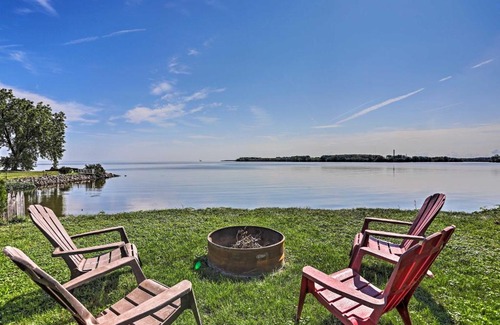 Toledo House | Lakefront Cottage 6 Miles to Downtown Toledo!