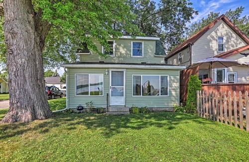 Toledo House | Lakefront Cottage 6 Miles to Downtown Toledo!
