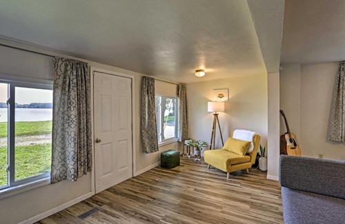 Toledo House | Lakefront Cottage 6 Miles to Downtown Toledo!
