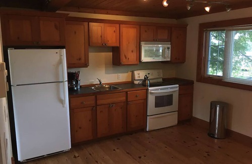 Gravenhurst Cottage | Lakefront Cottage Amazing View