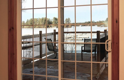 Gravenhurst Cottage | Lakefront Cottage Amazing View