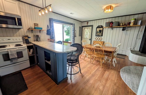 Alburg Cottage | Lakefront Cottage: Amazing Mountain Views Directly on Lake Champlain