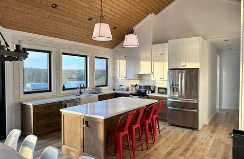 Unorganized Centre Parry Sound Cottage | Lakefront Cottage Beautiful Sunset Views. 3000sqft, Sleeps 16, 2.5 Private Acres
