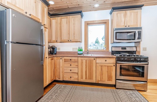 South Butler House | Lakefront Cottage - Best of Both