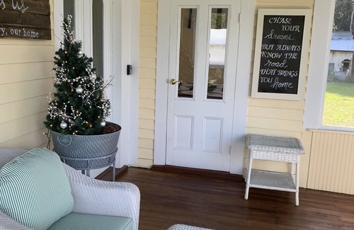 Sanford House | Lakefront cottage beautiful !