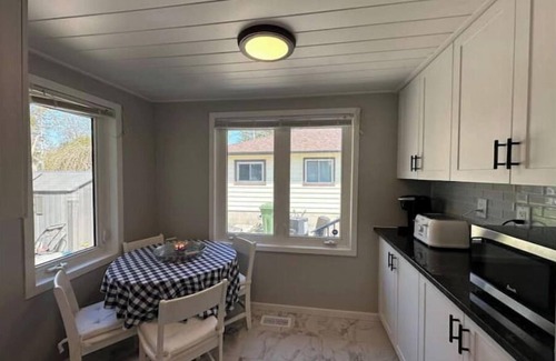 Amherstburg Cottage | Lakefront cottage