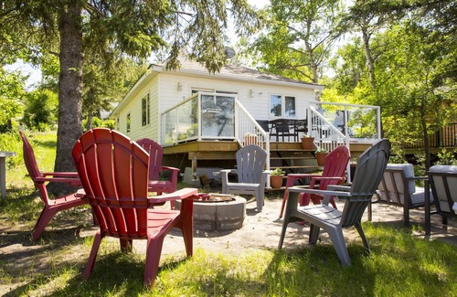Manitou Beach Cottage | Lakefront Cottage in Manitou Beach - Three Bedroom Cottage, Sleeps 8