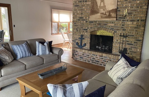 Florence House | Lakefront Cottage- Close to Timber Stone Golf and Pine Mountain