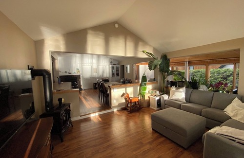 Dunham Ski Chalet | Lakefront Cottage close to ski slopes in the Eastern Townships