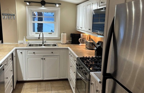 Dunham Ski Chalet | Lakefront Cottage close to ski slopes in the Eastern Townships