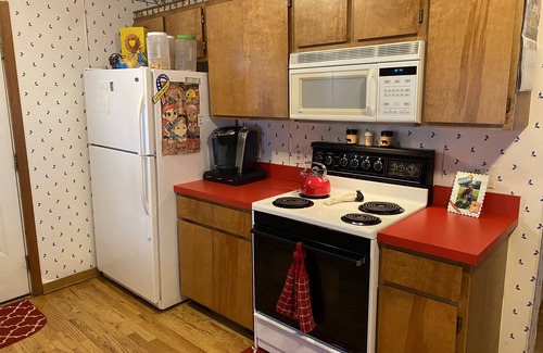 Gaylord House | Lakefront Cottage Getaway