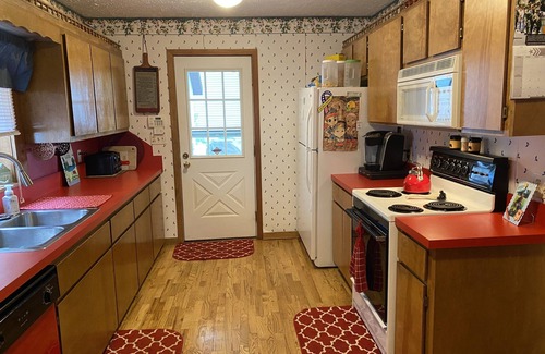 Gaylord House | Lakefront Cottage Getaway
