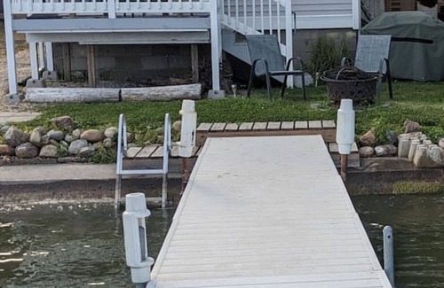 Angola Cottage | Lakefront Cottage Getaway on Crooked Lake!