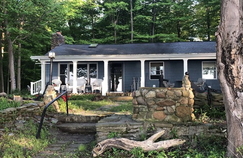 Westfield House | Lakefront Cottage Home for All Seasons Enjoyment on Beautiful Lake Erie!