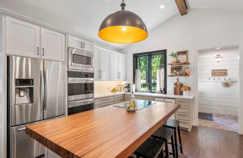 Dogwood House | Lakefront Cottage- late summer price decrease!