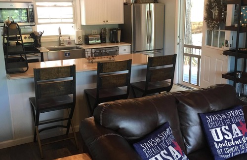 Greentown House | LAKEFRONT Cottage/Modern/Hot Tub/On Lake Wallenpaupack