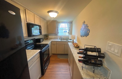 Dennis Cottage | Lakefront Cottage Oasis