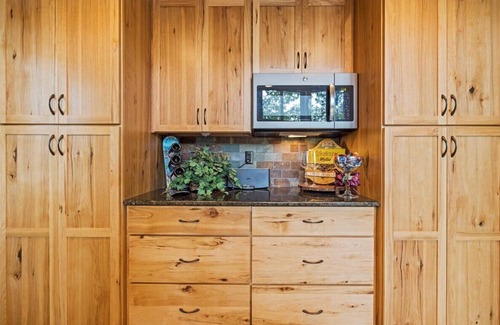 Howard House | Lakefront Cottage on Apple Valley Lake