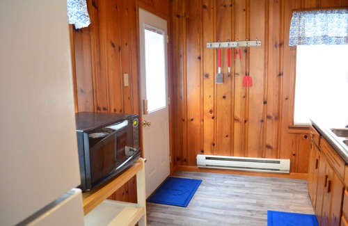 Leesburg Cottage | Lakefront Cottage on Big Barbee Lake with ALL the amenities to Enjoy the Lake!