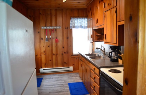 Leesburg Cottage | Lakefront Cottage on Big Barbee Lake with ALL the amenities to Enjoy the Lake!