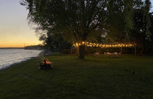 Dunnville Cottage | Lakefront Cottage on Private Beach
