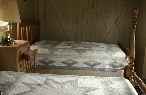 Barryton Cottage | Lakefront cottage on Diamond Lake