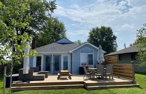 Dashwood Cottage | Lakefront Cottage on Lake Huron - with Private Beach!
