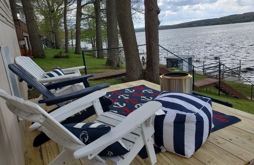 Hunt House | Lakefront cottage on Silver lake near Letchworth Park