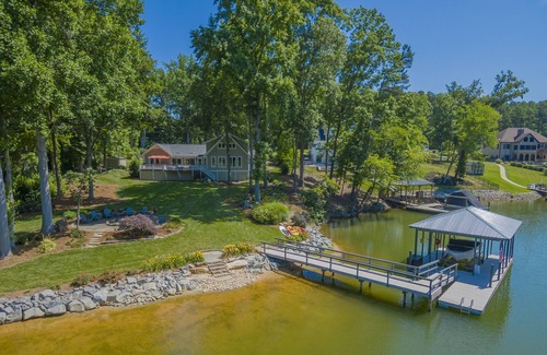 Mooresville House | Lakefront Cottage, spacious and completely renovated craftsman home