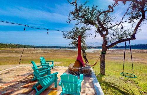 Lago Vista House | Lakefront Cottage