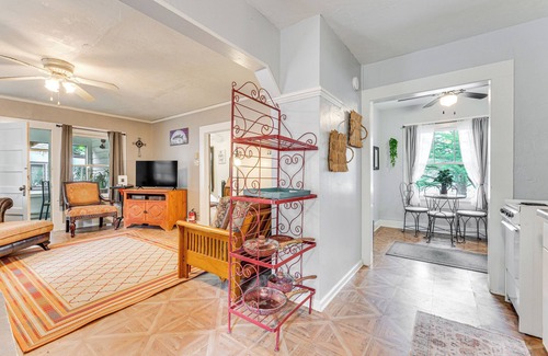 New Braunfels Cabin | Lakefront Cottage in Clear Springs w/Deck & Patio