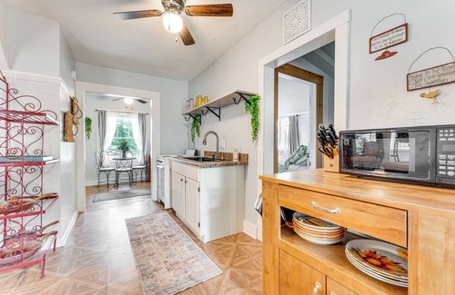 New Braunfels Cabin | Lakefront Cottage in Clear Springs w/Deck & Patio