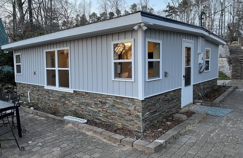 New London House | Lakefront Cottage