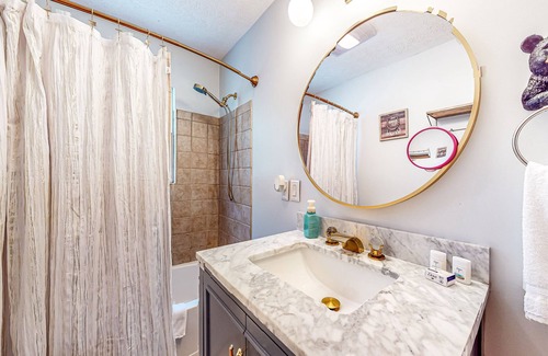 New Tazewell Cottage | Lakefront cottage with water views, private dock, full kitchen, deck, W/D & AC