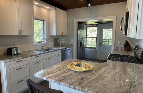 Paw Paw Cottage | Lakefront cottage