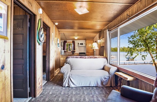 Rhinelander House | Lakefront Cottage